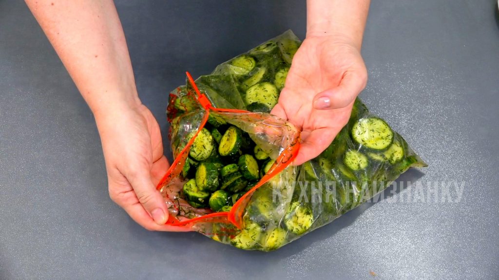 Сухие малосольные огурцы кусочками - Кухня наизнанку
