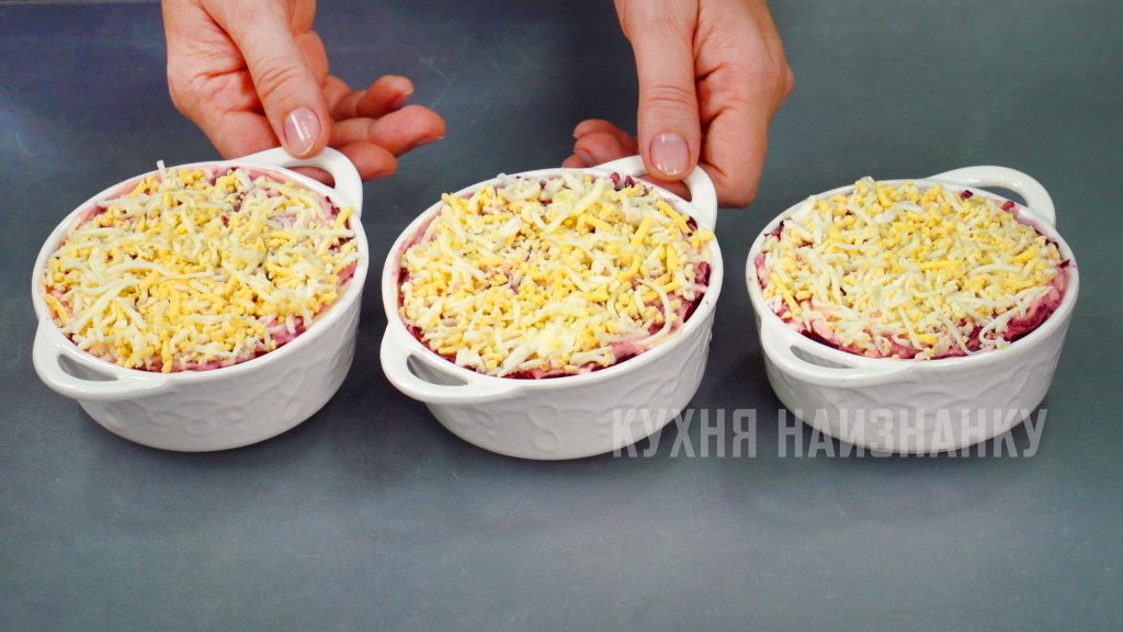 Селедка под шубой с жареным луком